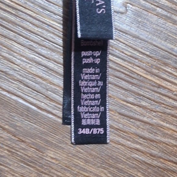 Victoria Secret Bombshell Pushup Bra - Picture 3 of 4